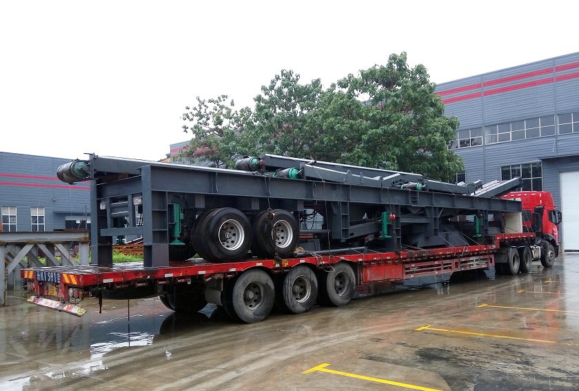 菏澤輪胎移動(dòng)式碎石機(jī)發(fā)貨現(xiàn)場(chǎng)